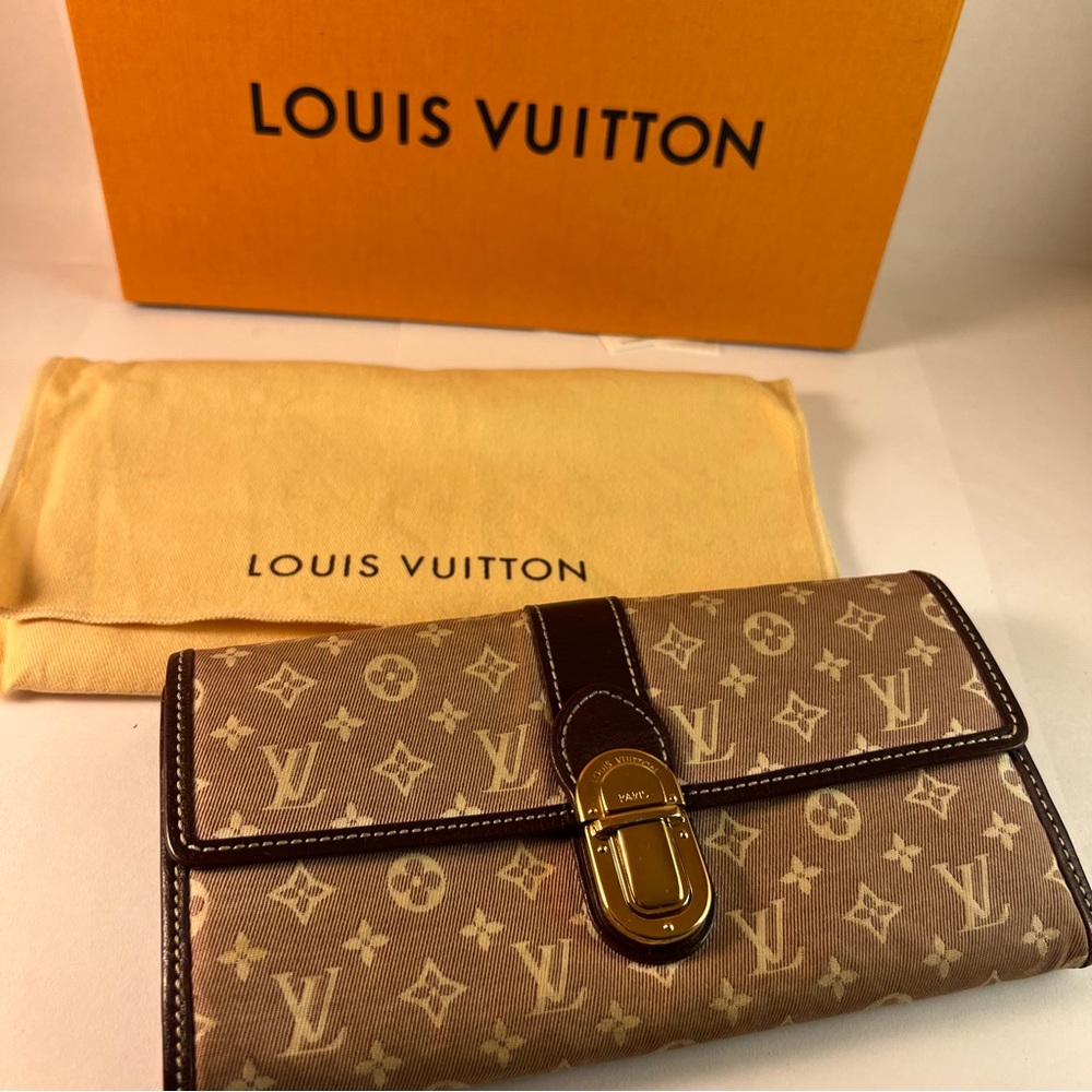 LOUIS VUITTON Sepia Monogram Idylle Canvas
Sarah Wallet‎